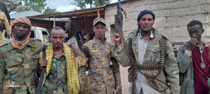 Dulmi Diid militia men vow to eradicate Al-Shabaab in Somalia's Southwest State. | PHOTO/KAAB TV.