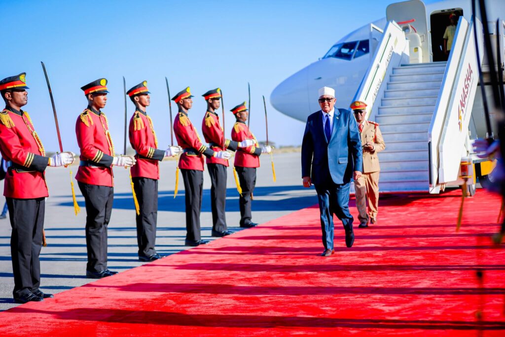 Upon his return, President Irro and his delegation were warmly received in Hargeisa by Vice President Ambassador Mohamed Ali Aw-Abdi, alongside senior government officials, highlighting the visit’s significance in advancing bilateral relations.