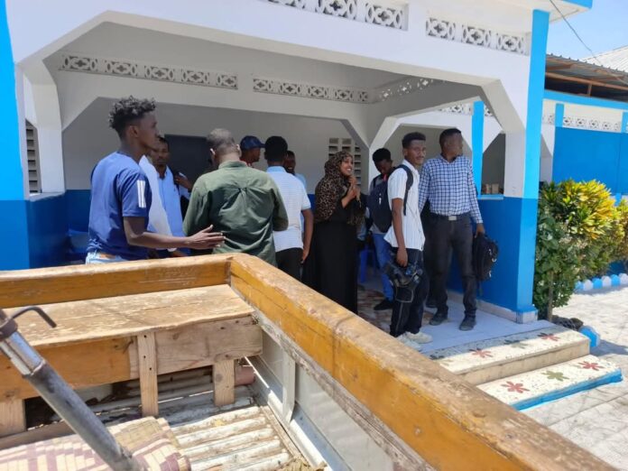 A group of Somali journalists were brought to Hamar Jajab police station after they were arrested on the aftermath of Mogadishu bombing on 18 March 2025. | PHOTO:Courtesy: SJS.