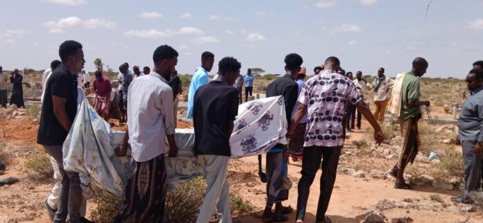 Gunmen killed Anab Mohamed Abdi, a young woman in Galkayo, along with her taxi driver in what has been described as a clan revenge killing.