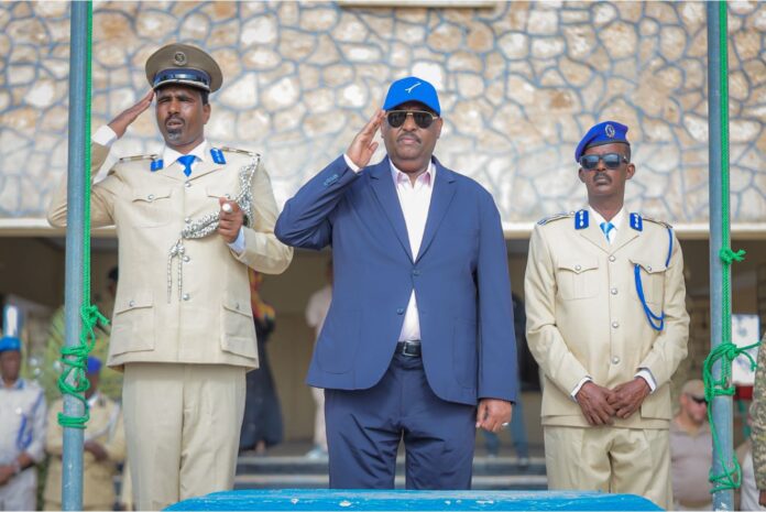 Puntland President Sa'id Abdullahi Deni (centre) has stated that Puntland needs strong defenses, warning that the region is facing attacks from multiple directions.