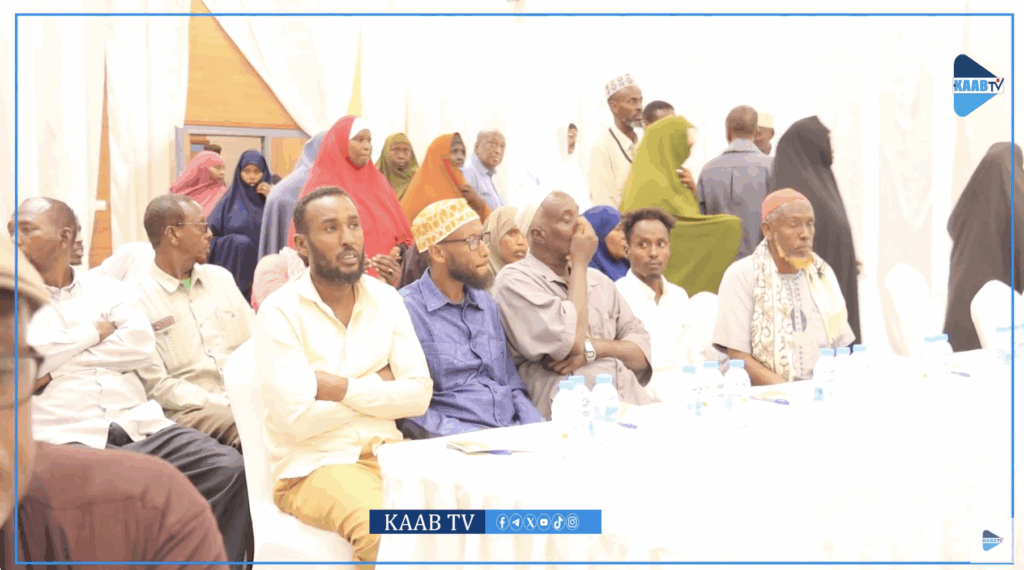 Displaced Mogadishu families accuse President Hassan Sheikh Mohamud of land seizures and vowed to protest on the streets as they meet opposition members.