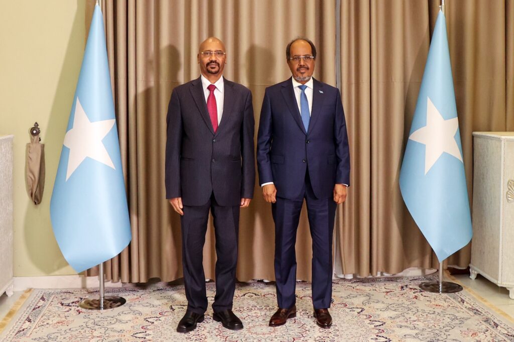 Ambassador Dedefo officially presented his credentials to Somali President Hassan Sheikh Mohamud during a ceremony held in Mogadishu on August 5, 2025.