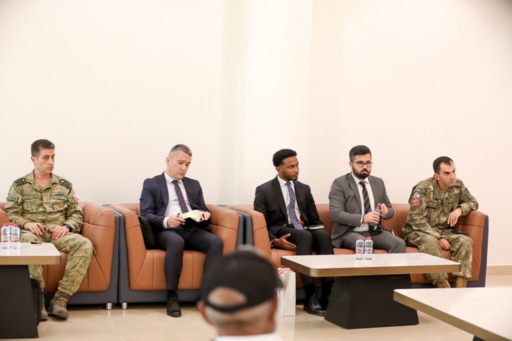 The Turkish Ambassador to Somalia, Alper Aktaş, along with military officials from the Turkish Embassy in Mogadishu, arrived in Bosaso on Monday and held discussions with Puntland President Said Abdullahi Deni.