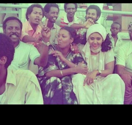 Qalanjo (pictured on the right of front row) was renowned not only for her powerful voice and stage presence but also for her grace and poise.