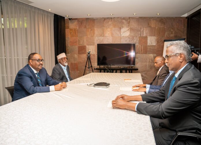Puntland, Jubaland and opposition politicians from the Somali Salvation Council meet in Nairobi, Kenya.