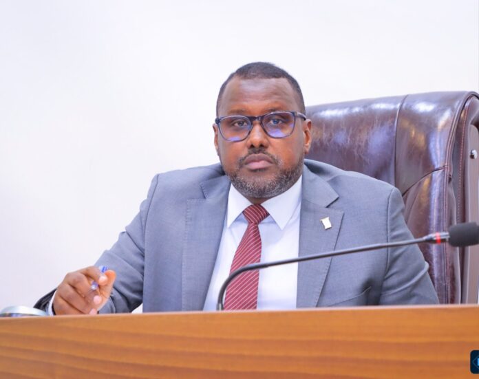 The Second Deputy Speaker of Somalia’s 11th Federal Parliament, Abdullahi Omar Abshirow, announced that from now on, Members of Parliament will no longer be excused for being absent without permission