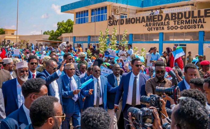 Today, various leaders arrived in the city of Kismayo, where they were welcomed at the airport