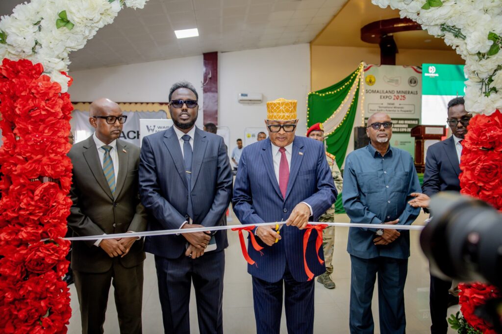 Somaliland President Abdirahman Mohamed Abdullahi (Cirro) on monday officially launched the Somaliland Minerals Expo 2025 at the Mansoor Hotel in Hargeisa.