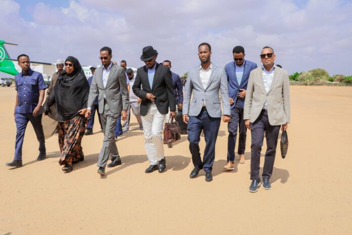 Kismayo, the interim capital of the Jubbaland State, today officially welcomed the first delegation arriving to take part in the Somali Opposition Conference