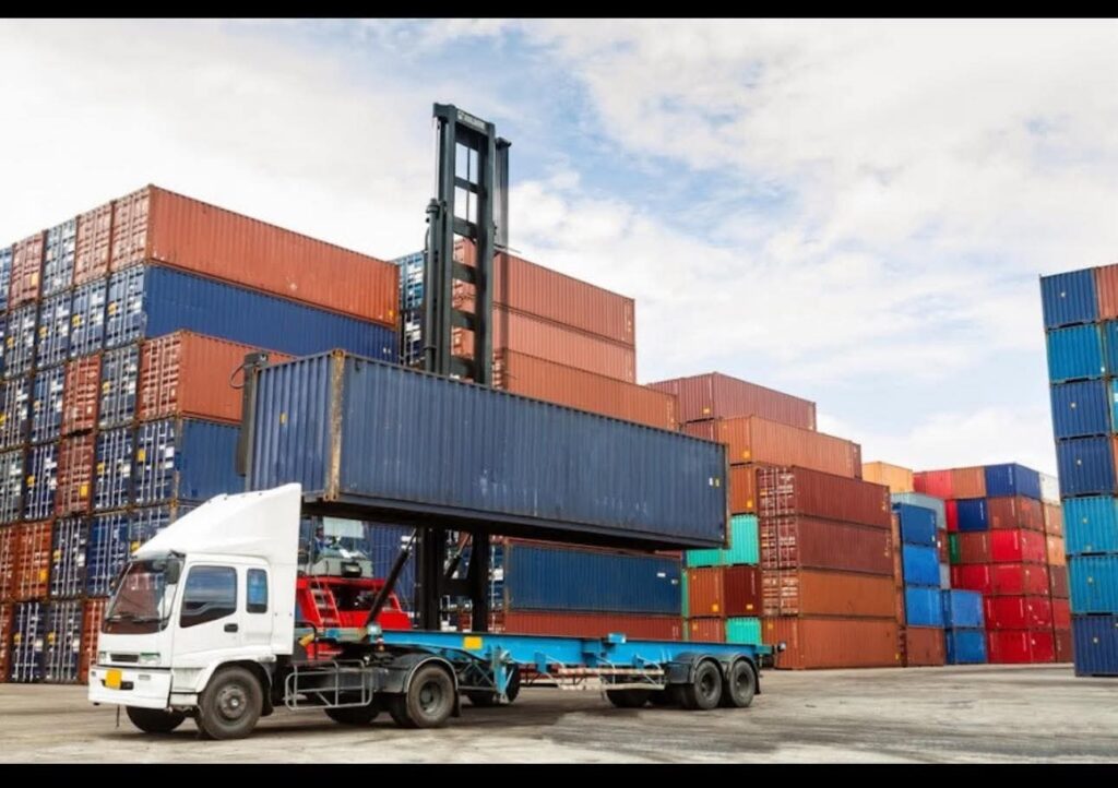 Senior officials from Somalia’s security agencies are reported to have clashed following a dispute over the division of money paid to authorize the release of prohibited shipments