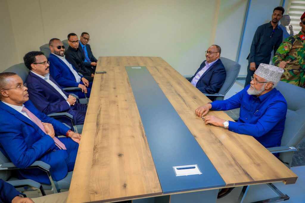 Former Somali President Farmaajo Meets Deni and Ahmed Madobe