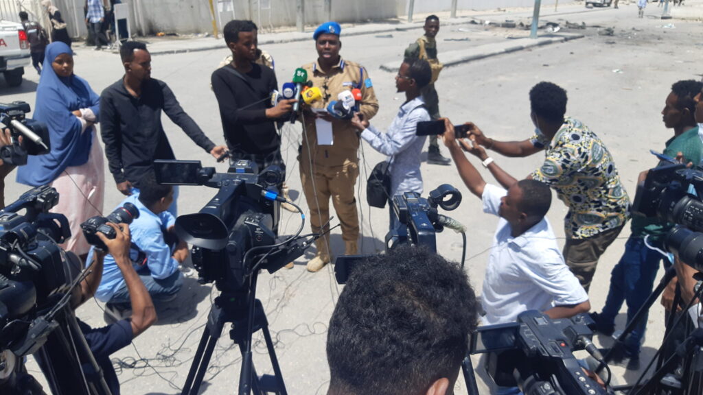 Somali police spokesperson speaks to journalists. | PHOTO Credit: Said Yusuf Warsame.