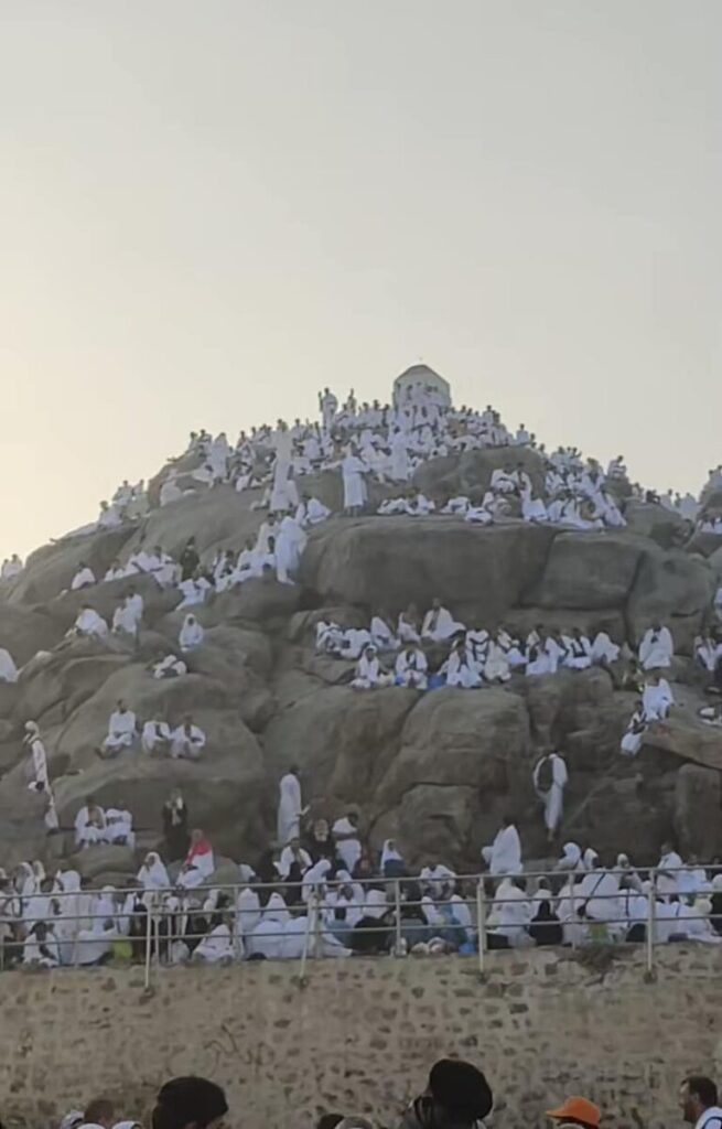 Nearly 2 Million Pilgrims Continue Streaming Toward Mount Arafat for Hajj Rituals