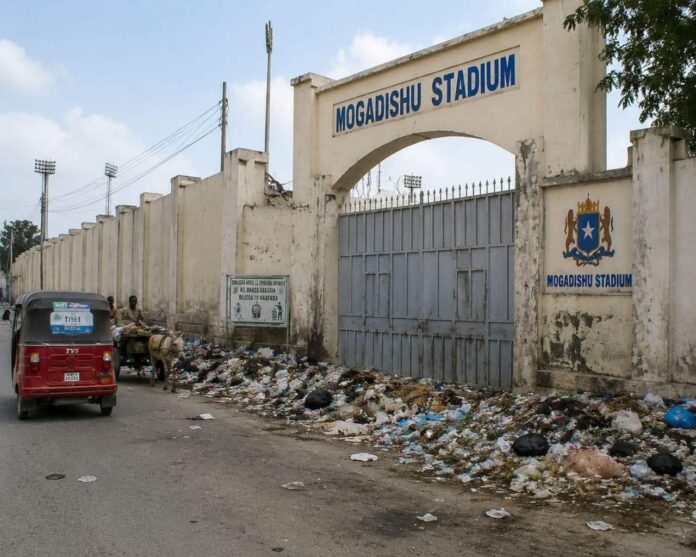 Garbage Buildup Raises Environmental Concerns Along Key Road in Mogadishu