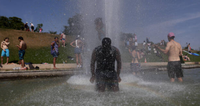 Nearly 1,000 Excess Deaths Linked to Heatwave Across France, Health Agency Says