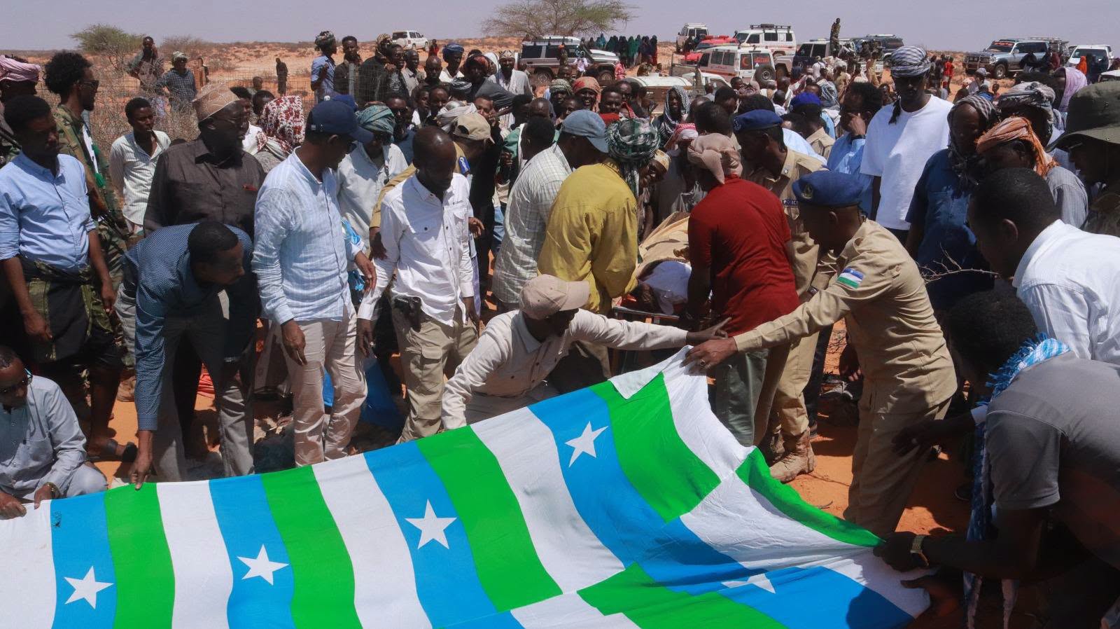 The funeral was also attended by the First Deputy Governor of Mudug Region, Abdulqadir Warsame Kooshin, the regional coordinator of the Ministry of Interior, senior police and security officials, the Jarriiban district administration, traditional elders, religious leaders, and hundreds of local residents. The funeral was also attended by the First Deputy Governor of Mudug Region, Abdulqadir Warsame Kooshin, the regional coordinator of the Ministry of Interior, senior police and security officials, the Jarriiban district administration, traditional elders, religious leaders, and hundreds of local residents.