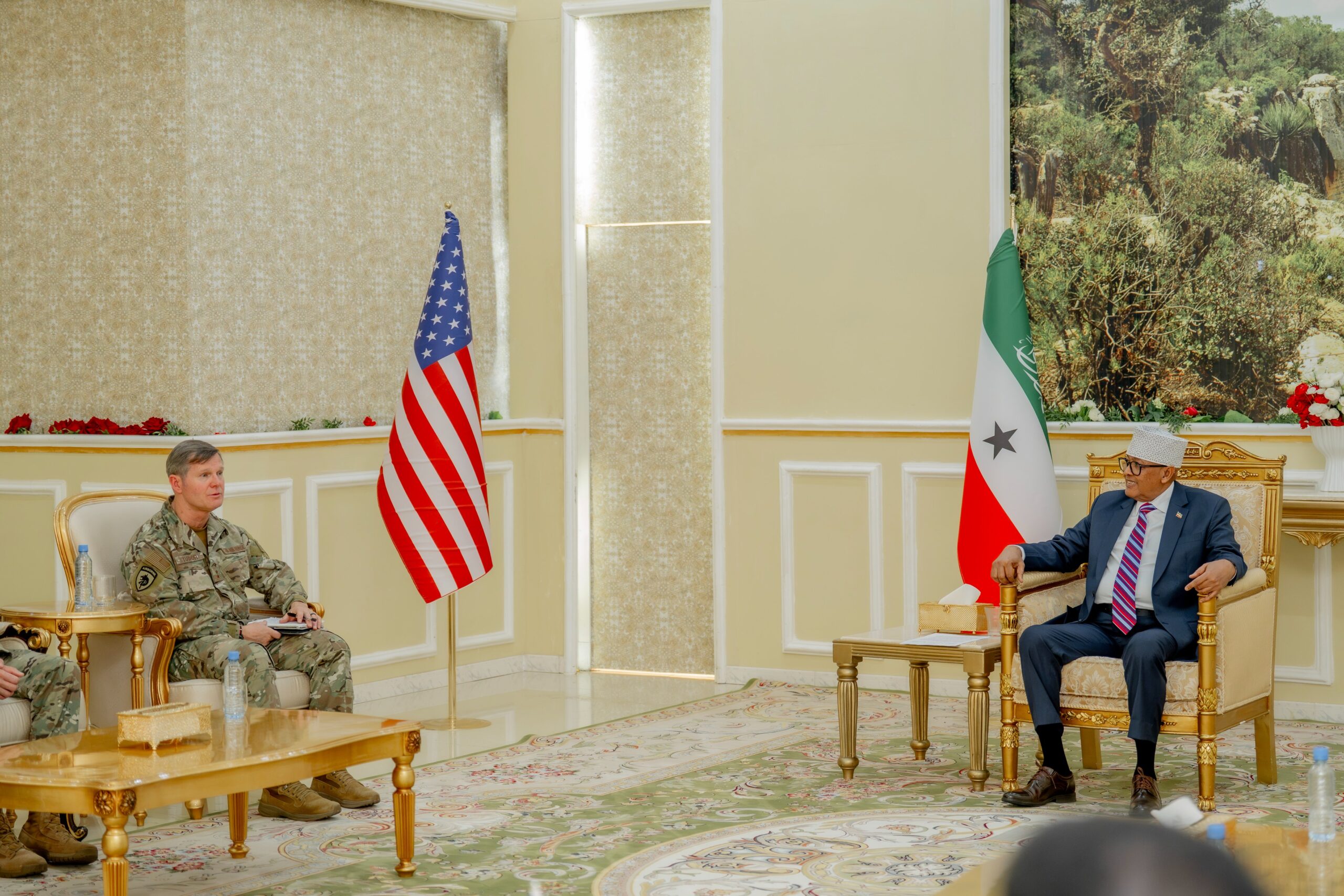 President of Somaliland, Abdirahman Mohamed Abdullahi (Cirro), today held a strategic meeting with Major General Claude K. Tudor Jr.